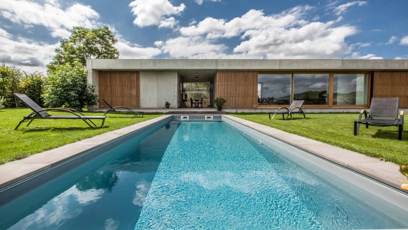 Abri et couverture de piscine Couverture automatique souple Gris clair / Couverture intégrée : couverture piscine automatique souple integree grise aquaguard02