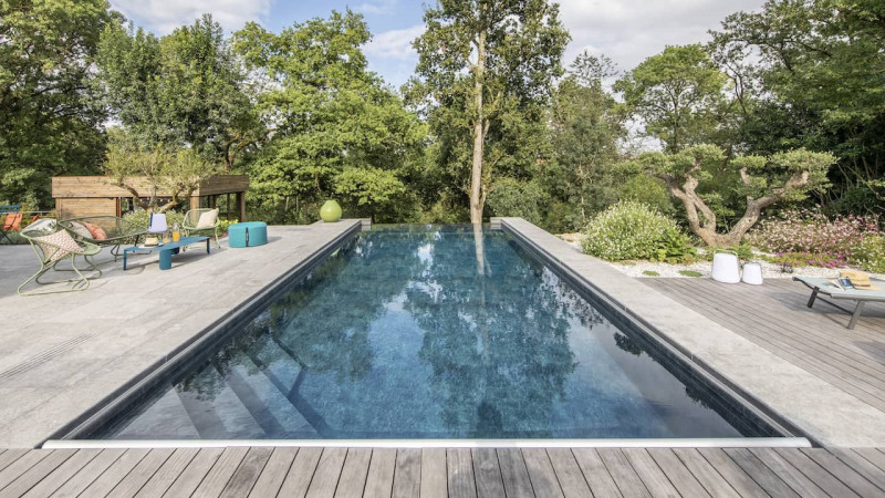 Abri et couverture de piscine Couverture automatique souple 3D Gris ardoise / Sécurité intégrée : couverture piscine automatique souple integree grise securite02