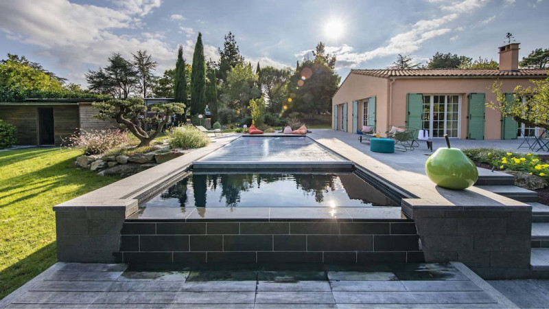 Abri et couverture de piscine Couverture automatique souple 3D Gris ardoise / Sécurité intégrée : couverture piscine automatique souple integree grise securite05