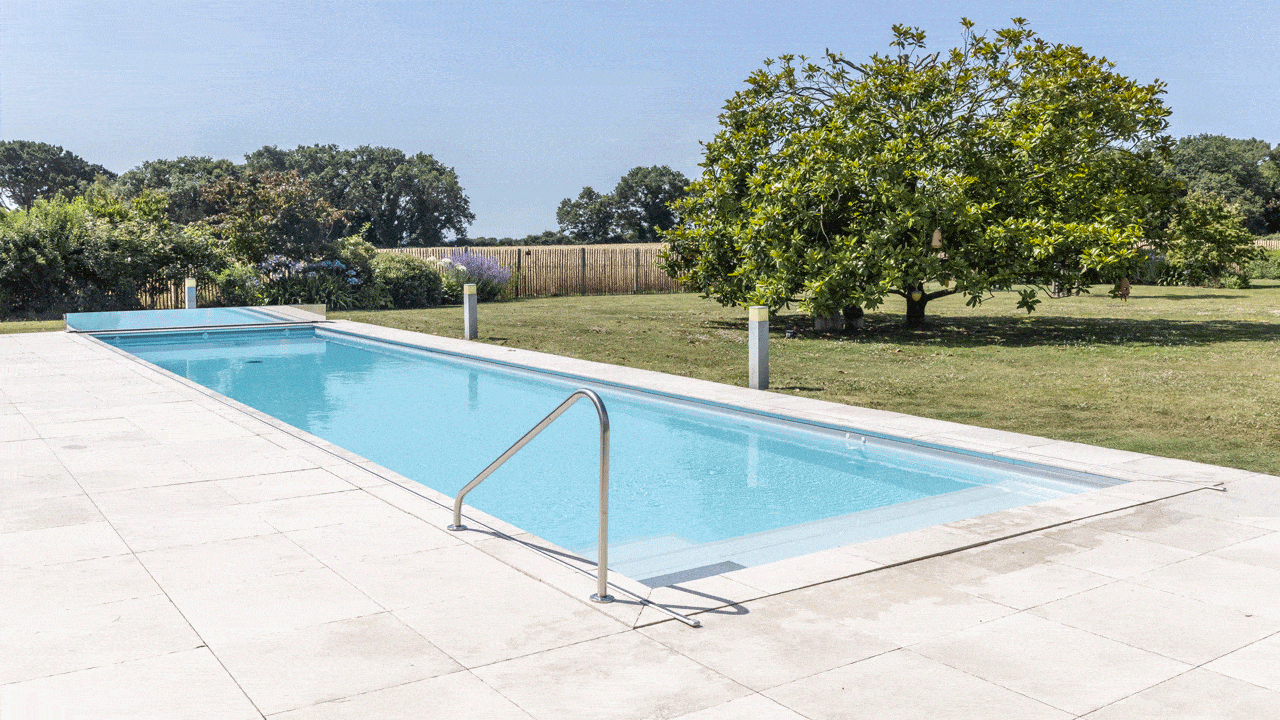 Couverture automatique souple Abri et couverture de piscine Gris clair  Couverture automatique souple Abri et couverture de piscine Gris clair