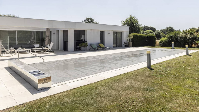 Abri et couverture de piscine Couverture automatique souple Gris clair / Miroir couvrant : piscine couverture automatique souple hors sol gris miroir03