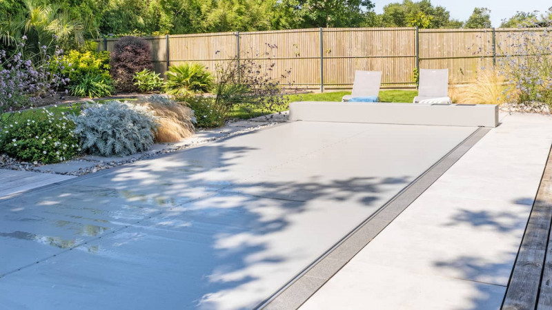 Abri et couverture de piscine Couverture automatique souple 3D Gris béton / Couverture 4 saisons : piscine couverture automatique souple hors sol gris03