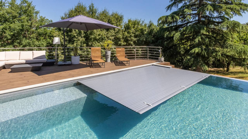 Abri et couverture de piscine Volet / Volet plage immergée : volet piscine automatique plage immerge discret securite02