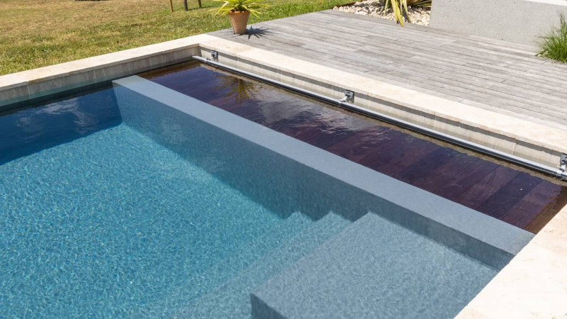 Abri et couverture de piscine Volet / Volet plage immergée : volet piscine automatique plage immerge discret securite03