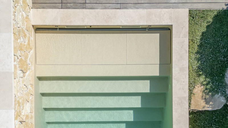 Abri et couverture de piscine Volet / Volet plage immergée : volet piscine automatique plage immerge discret securite05