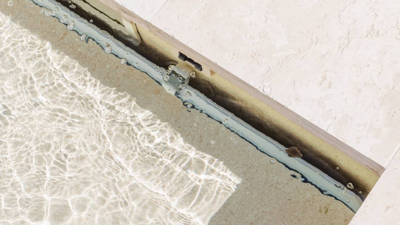 Abri et couverture de piscine Volet / Volet plage immergée : volet piscine automatique plage immerge discret securite06