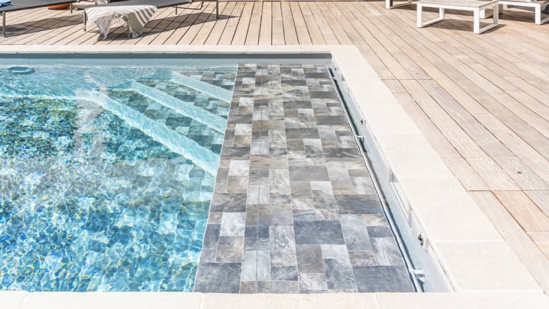 Abri et couverture de piscine Volet / Volet plage immergée : volet piscine automatique plage immerge discret securite08