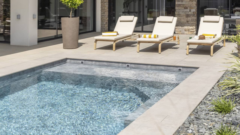 Abri et couverture de piscine Volet / Volet plage immergée : volet piscine automatique plage immerge discret securite11