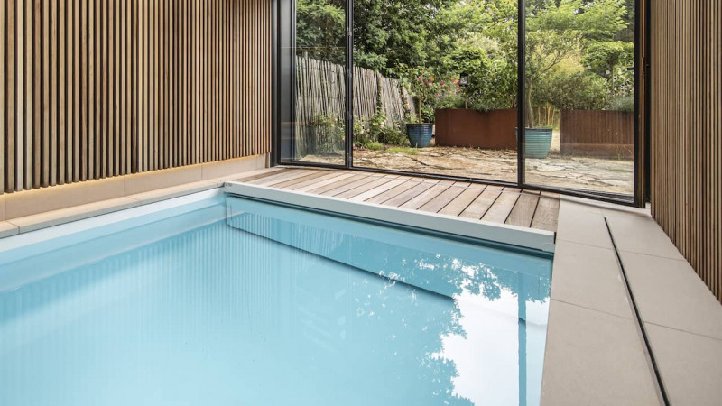 Abri et couverture de piscine Volet / Volet immergé caillebotis : volet piscine automatique sous caillbotis securite02