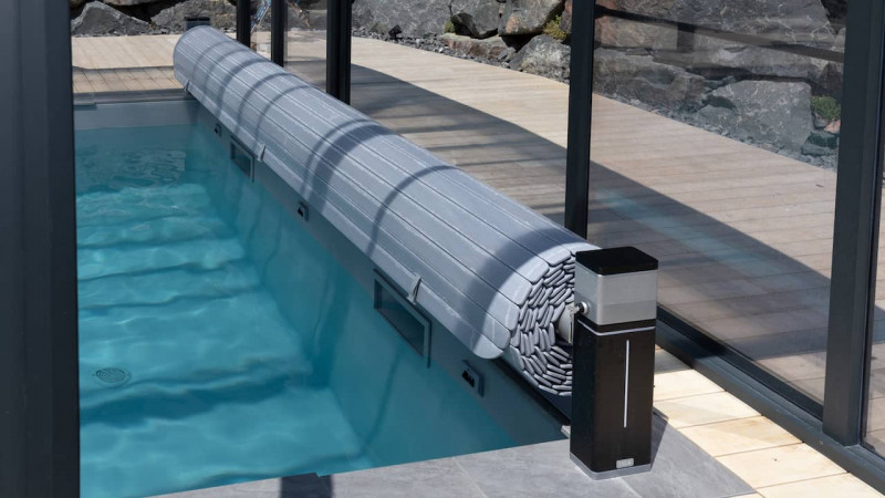 Abri et couverture de piscine Volet / Volet hors-sol : volet piscine hors sol habillage couverture11